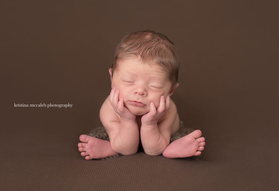 froggy pose dallas newborn photographer