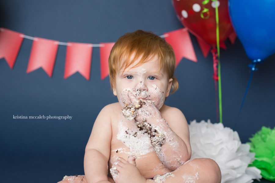 perfect cake smash session for a sweet boy turning one